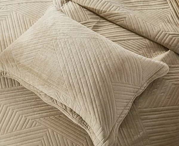 تصویر 4 از رو تختی مخمل با کیفیت بالا و جلوه‌ای روشن و زیبا